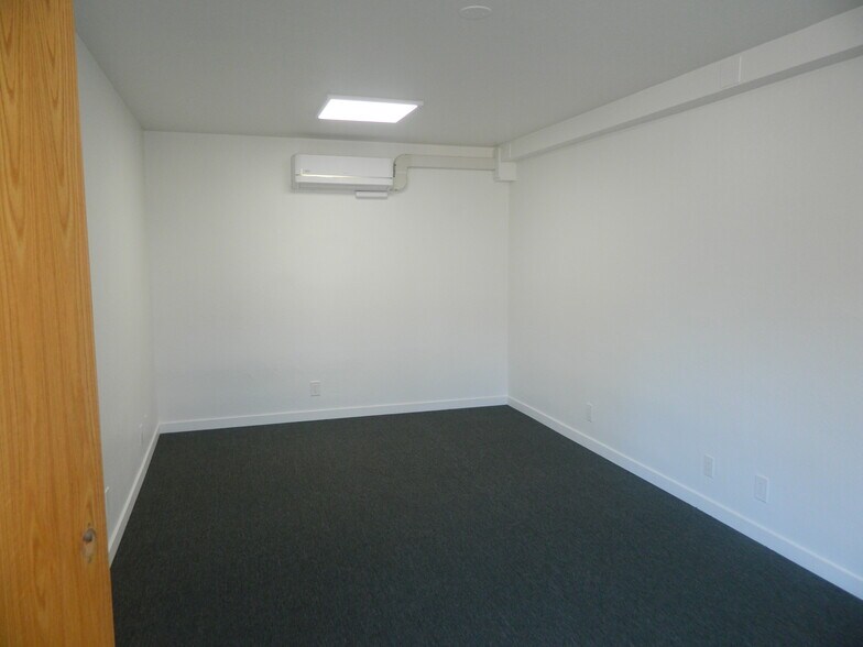 More Photos Of 1336 N Carolan Ave, Burlingame Warehouse For Lease