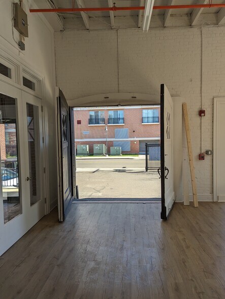 More Photos Of 583 Pacific St, Stamford Freestanding For Lease