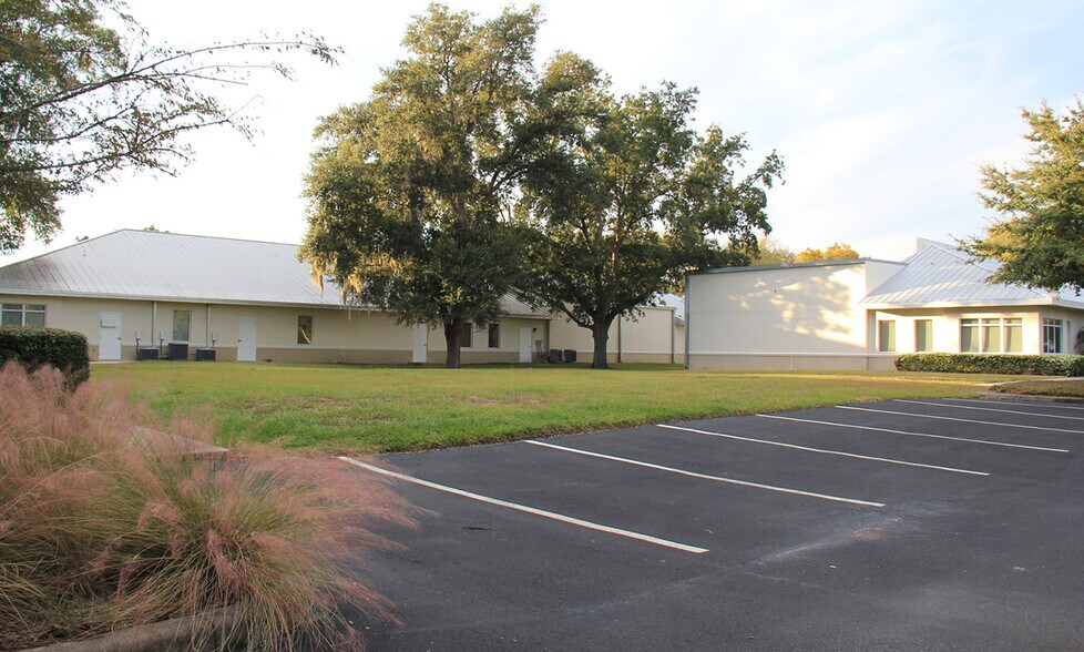 More Photos Of 5941-5943 Webb Rd, Tampa Medical For Lease