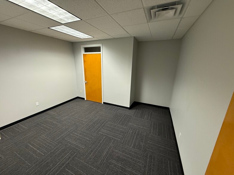 More Photos Of 9650 Commerce Dr, Carmel Office For Lease
