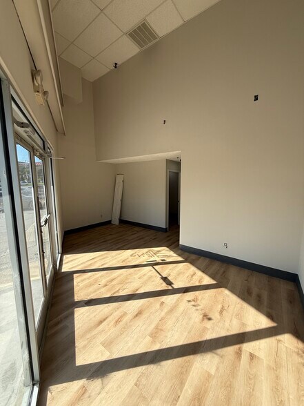 More Photos Of 10841 Kingston Pike, Knoxville Freestanding For Lease