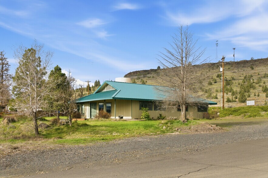 More Photos Of 615 Timber Ln, Maupin Office For Sale