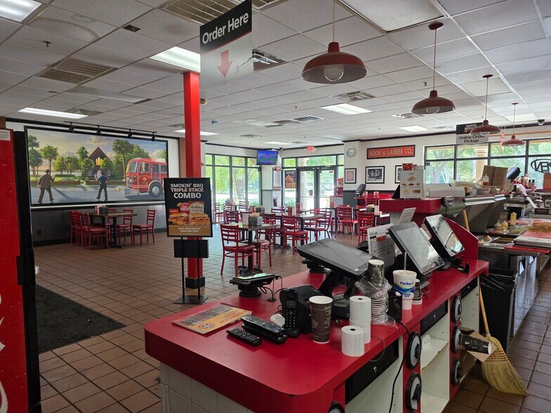 More Photos Of 32 Malphrus Rd, Bluffton Freestanding For Lease