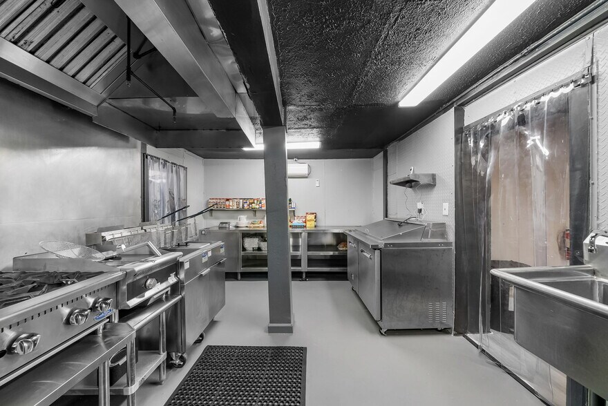 More Photos Of 2900 E 5th St, Panama City Restaurant For Sale