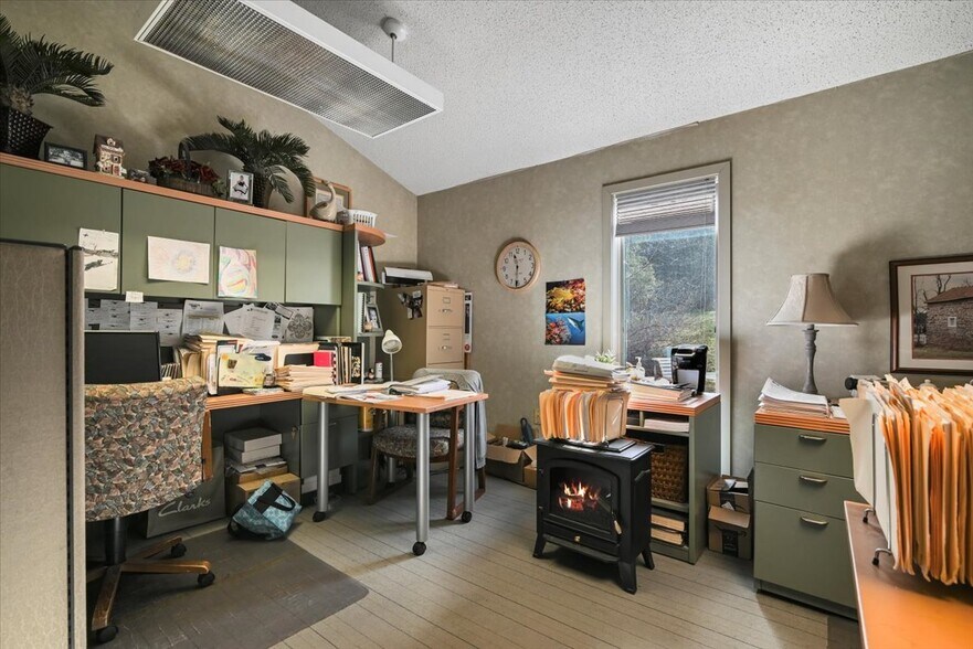 More Photos Of 1904 PA-940, Pocono Pines General Retail For Sale