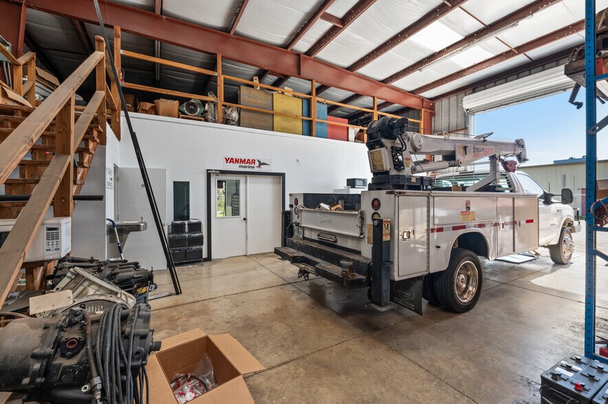 More Photos Of 2640 Avenue of the Americas St, Englewood Warehouse For Sale