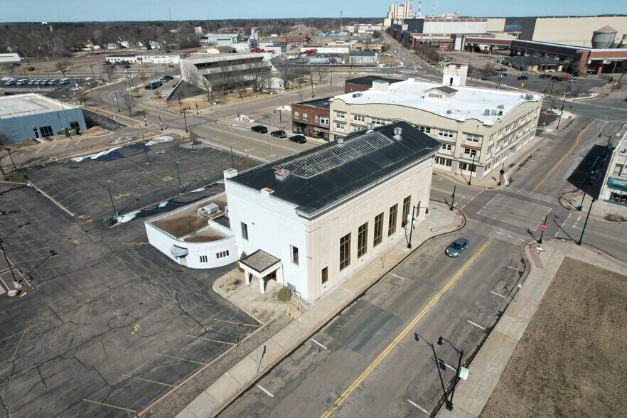More Photos Of 311 W Grand Ave, Wisconsin Rapids Office For Sale