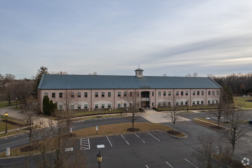 More Photos Of 1 Caufield Pl, Newtown Unknown For Lease