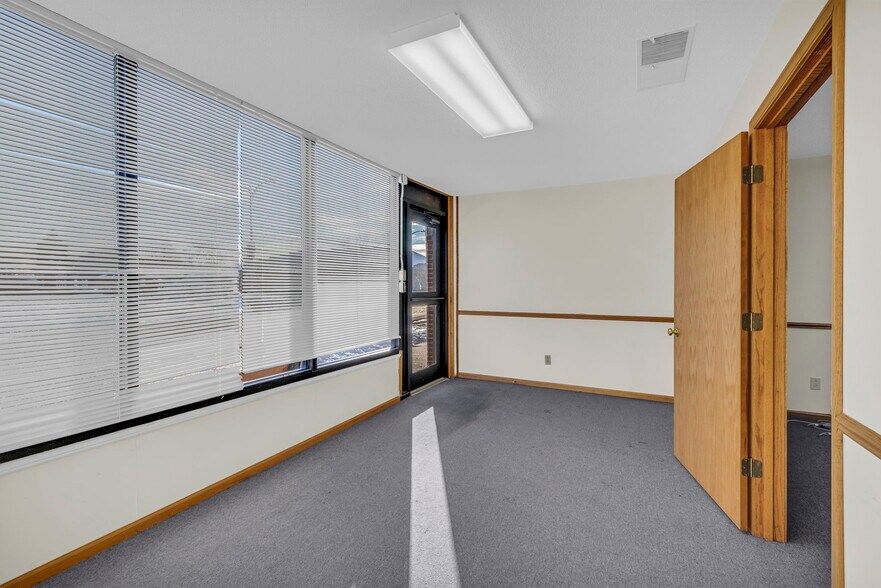 More Photos Of 112 S Pine St, Norborne Bank For Sale