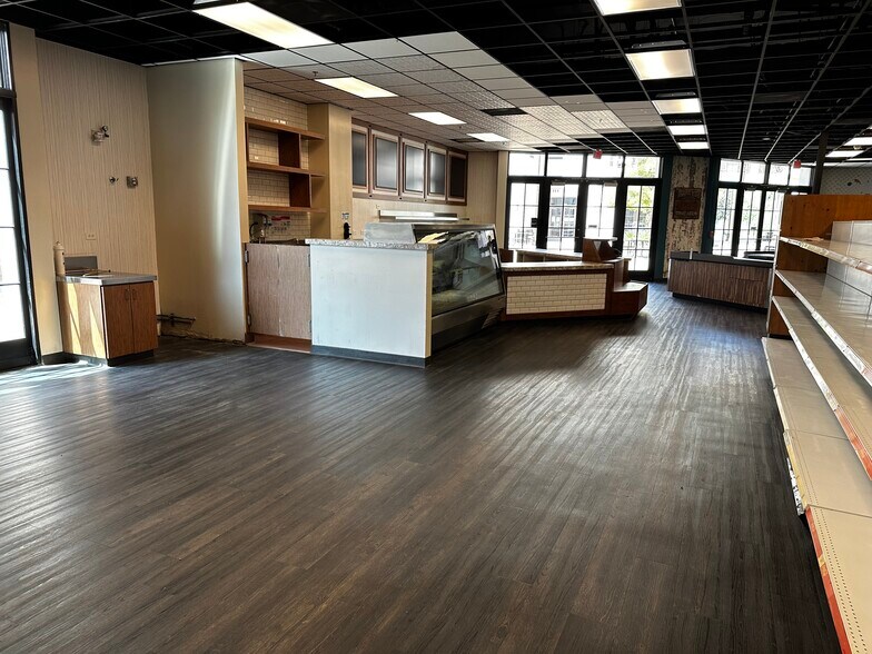 More Photos Of 45 Rincon Dr, Camarillo General Retail For Lease