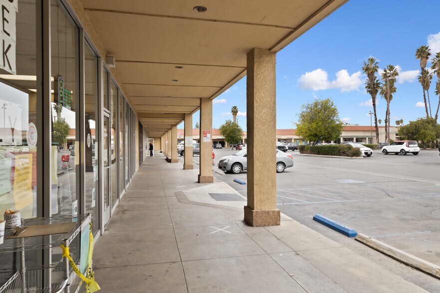 More Photos Of 1911-2095 E Florida Ave, Hemet Unknown For Lease