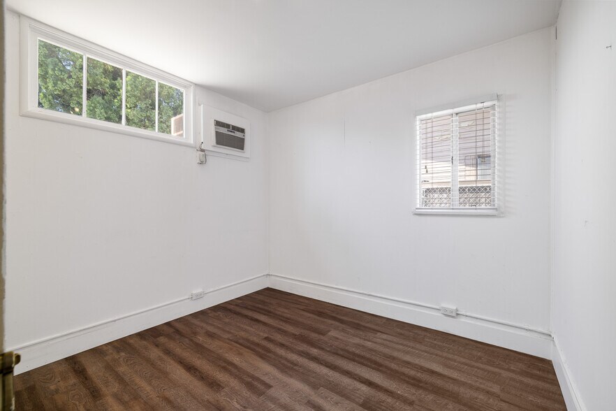 More Photos Of 11306 Burbank Blvd, North Hollywood Storefront Retail Residential For Lease