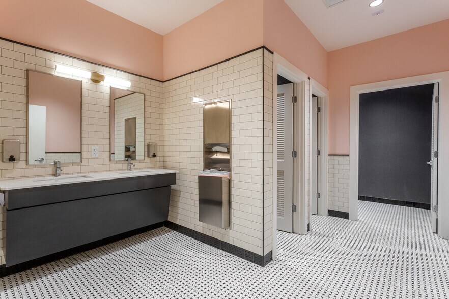 More Photos Of 312 Sycamore St, Decatur Office For Sale