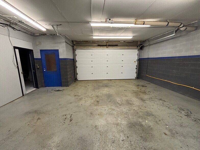 More Photos Of 301 W State Blvd, Fort Wayne Freestanding For Sale