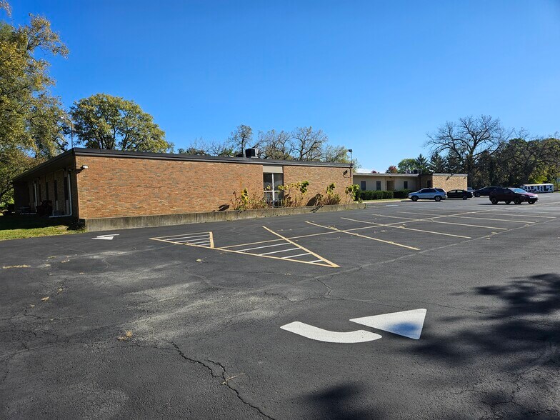 More Photos Of 100 Manhattan Rd, Joliet Office For Lease