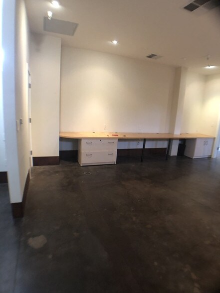 More Photos Of 220 Windsor River Rd, Windsor Apartments For Sale