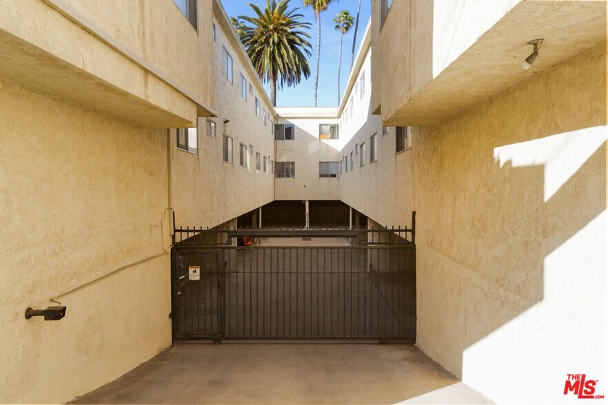 More Photos Of 1518-1522 Euclid St, Santa Monica Apartments For Sale