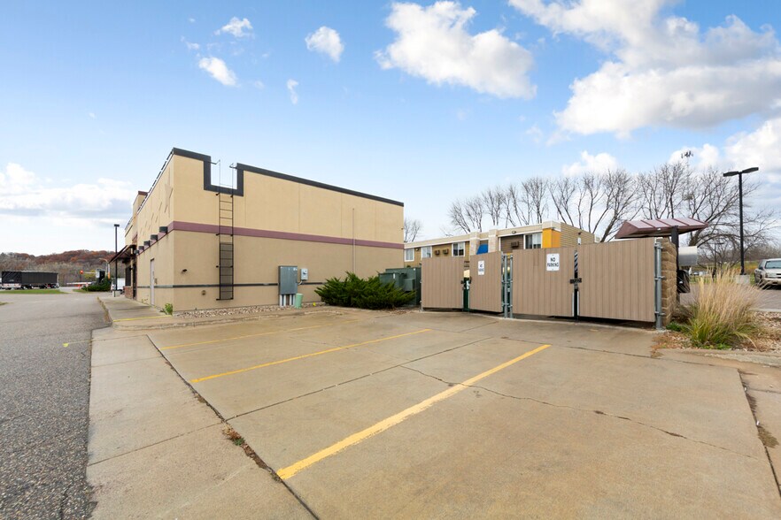 More Photos Of 101 W Lind St, Mankato Fast Food For Sale