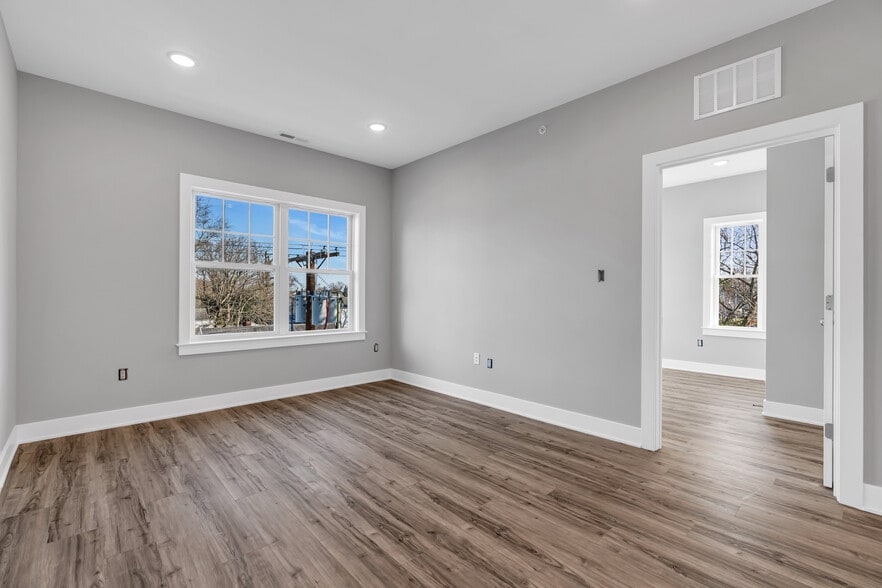 More Photos Of 33 Union Ave, Manasquan Apartments For Sale