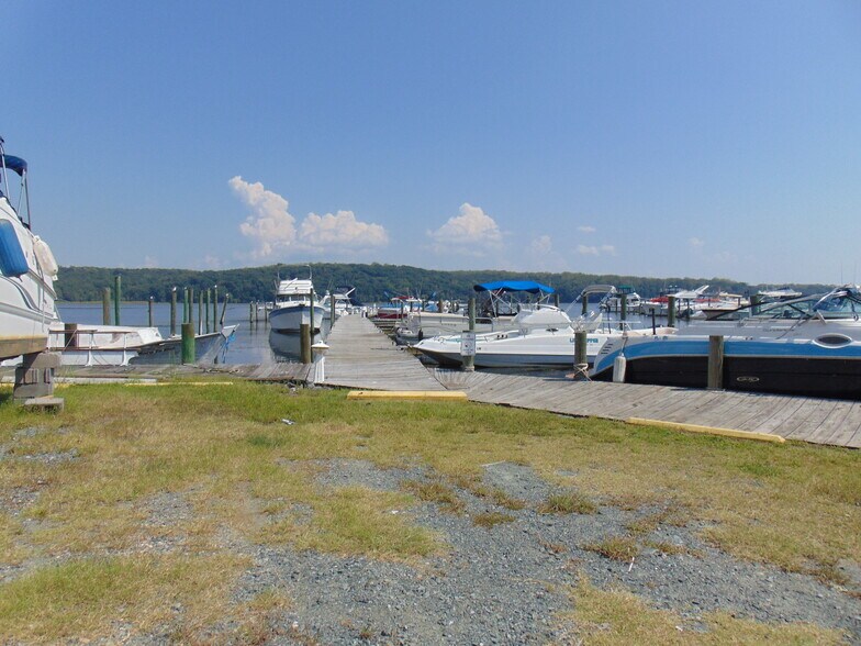 More Photos Of 121 Willow Landing Rd, Stafford Marina For Sale
