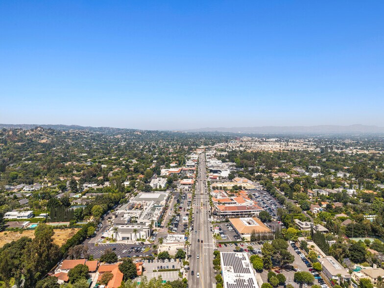 More Photos Of 17150-17200 Ventura Blvd, Encino General Retail For Lease