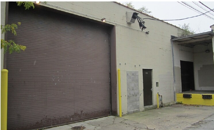 More Photos Of 222 Lake St, Oak Park Flex For Sale