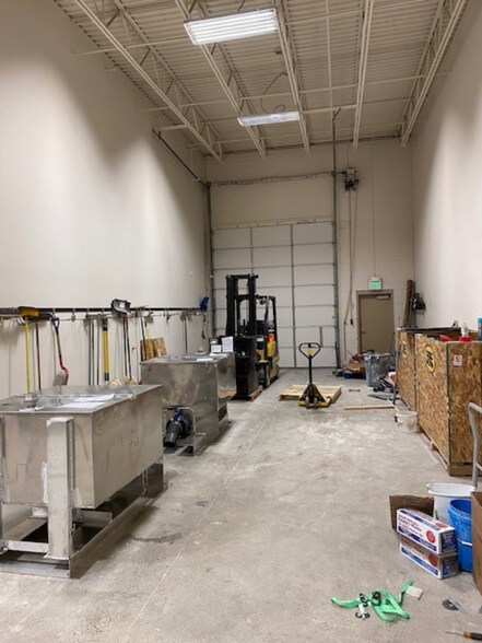 More Photos Of 6531-6647 S Cottonwood St, Murray Light Manufacturing For Lease