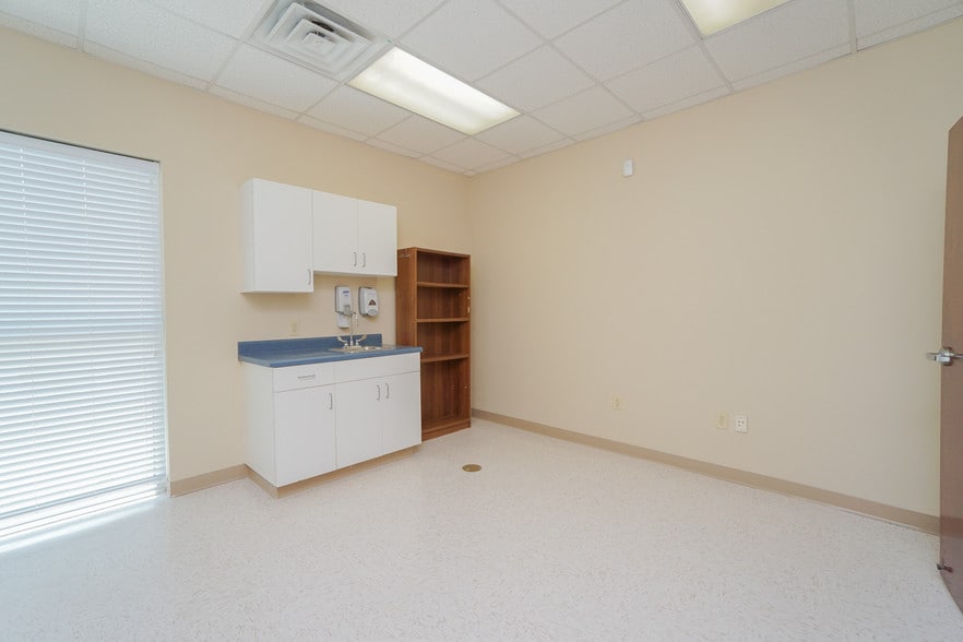 More Photos Of 100 Perpetual Sq, Anderson Medical For Lease