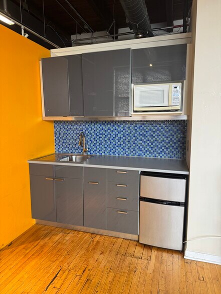 More Photos Of 1000 N Halsted St, Chicago Loft Creative Space For Lease
