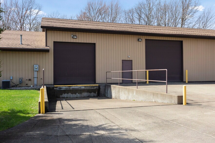 More Photos Of 1050 Sunnyside Rd, Vermilion Warehouse For Sale