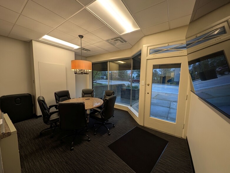 More Photos Of 7707-7709 Clayton Rd, Saint Louis Office For Lease