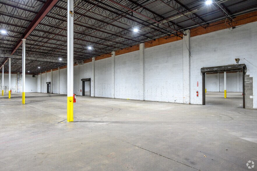 More Photos Of 4520 S Buckner Blvd, Dallas Manufacturing For Lease