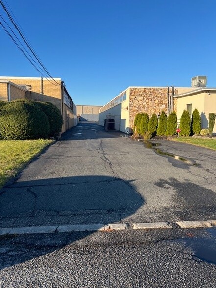 Primary Photo Of 6 Ditomas Ct, Copiague Warehouse For Sale