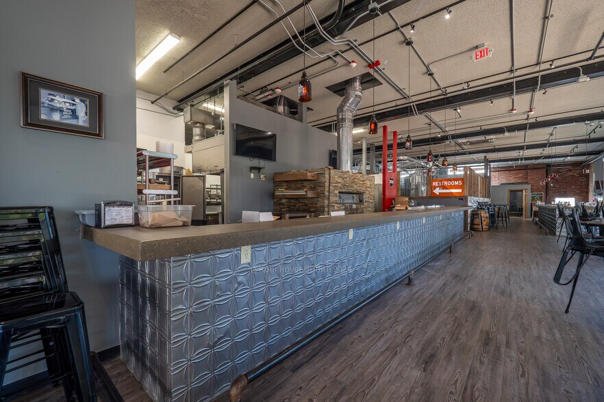 More Photos Of 143 W Center St, Marion Bar For Lease