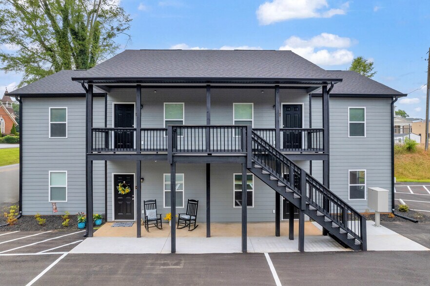 Primary Photo Of 339 Gainesville St, Carnesville Apartments For Sale