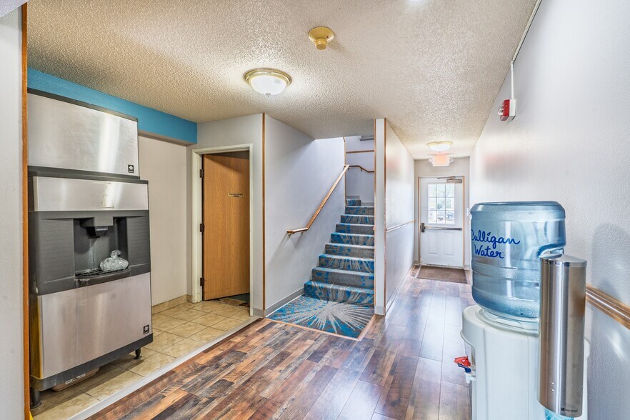 More Photos Of 519 Crook St, Custer Hotel For Sale