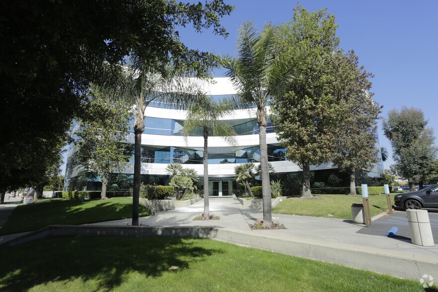 More Photos Of 1025 W 190th St, Gardena Office For Lease