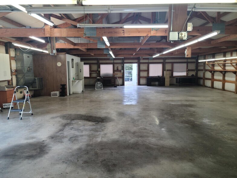 More Photos Of 8812 Wilkinson Blvd, Charlotte Warehouse For Lease