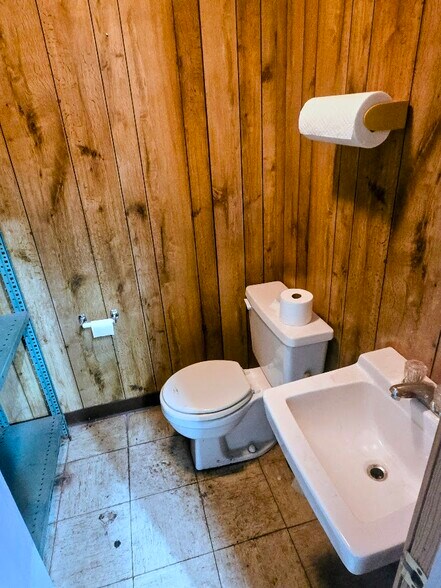 More Photos Of 1431 MS-69 S, Columbus Industrial For Lease