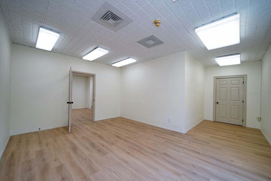 More Photos Of 3375 Capital Cir NE, Tallahassee Office For Sale