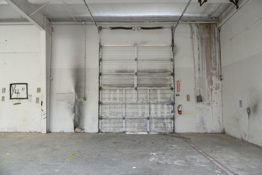 More Photos Of 501 Industrial Dr, Richardson Warehouse For Lease