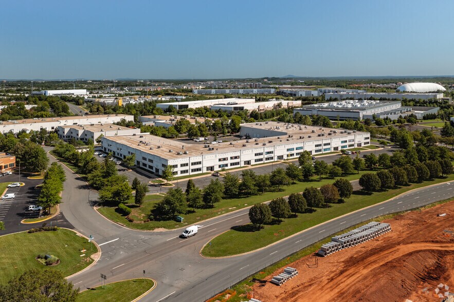 More Photos Of 44710 Cape Ct, Ashburn Light Distribution For Lease