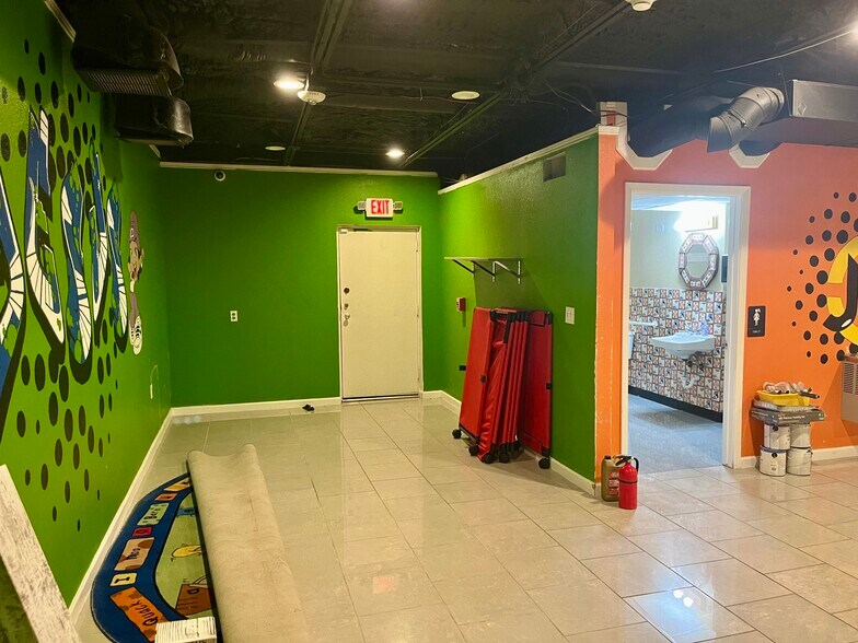 More Photos Of 2317 Handley Dr, Fort Worth General Retail For Sale