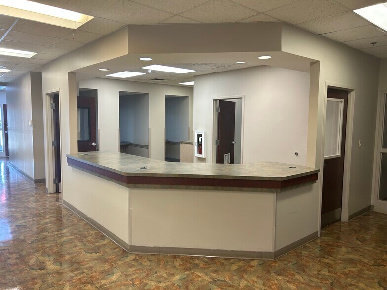 More Photos Of 435 E Columbia St, Springfield Medical For Lease