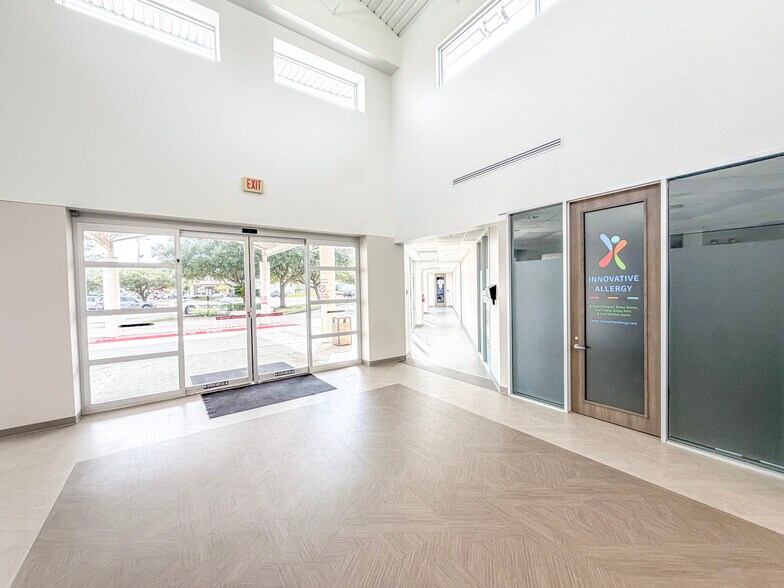 More Photos Of 1010 W Baker Rd, Baytown Medical For Lease