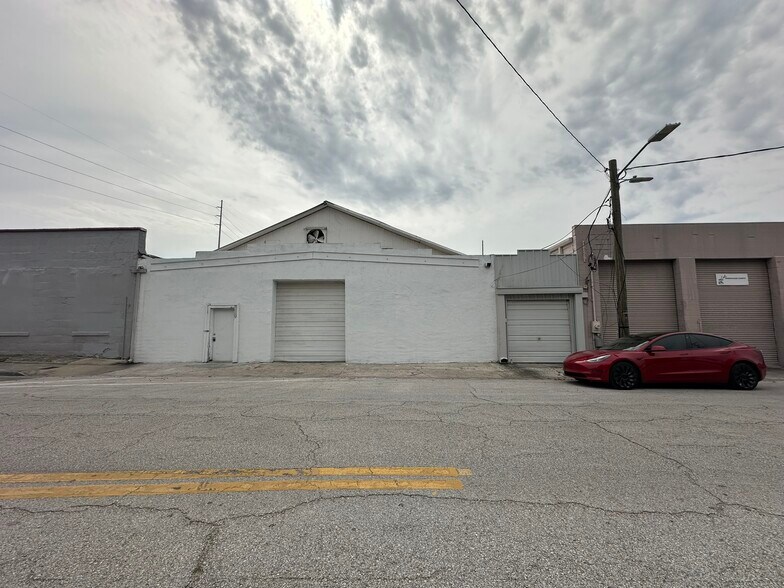 More Photos Of 1811 E 2nd Ave, Tampa Warehouse For Lease