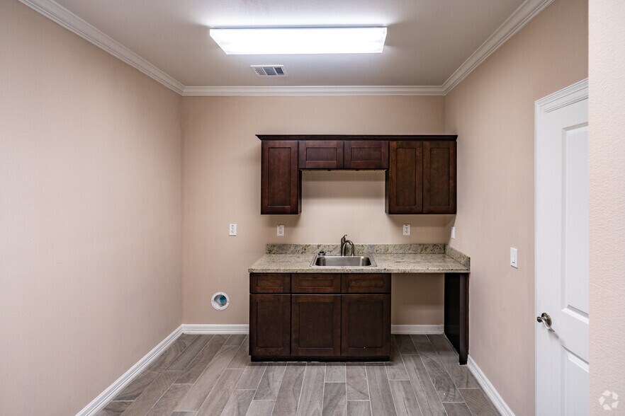 More Photos Of 2743 Smith Ranch Rd, Pearland Medical For Lease