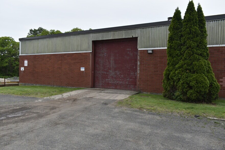 More Photos Of 315-319 Lake Ave, Bristol Manufacturing For Lease