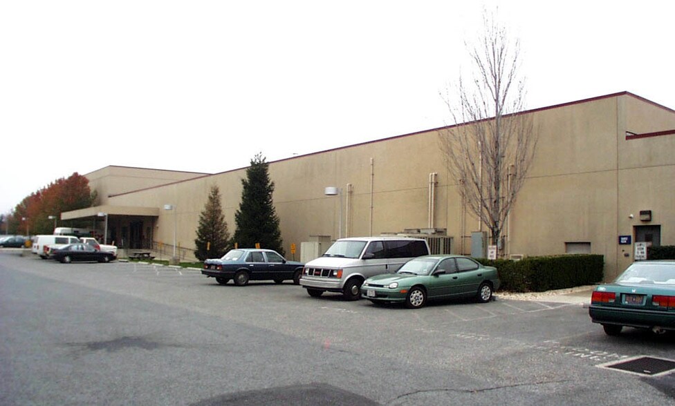 More Photos Of 471 JPL Wick Dr, Harrisburg Manufacturing For Lease