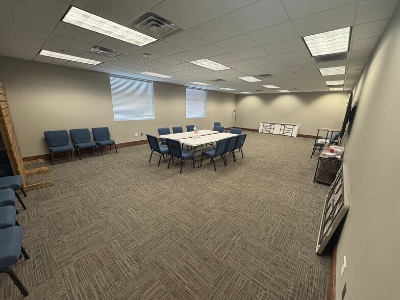 More Photos Of 1455 E 2nd St, Franklin Freestanding For Lease